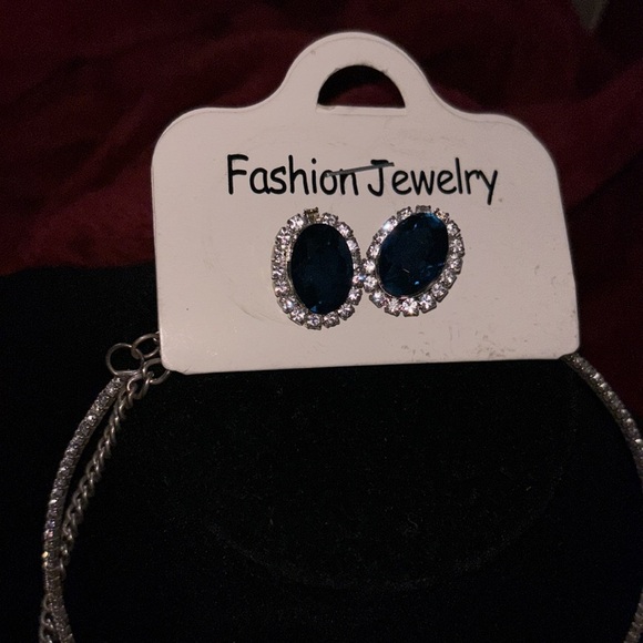 Elegant Silver and Blue Jewelry Set - Picture 7 of 12